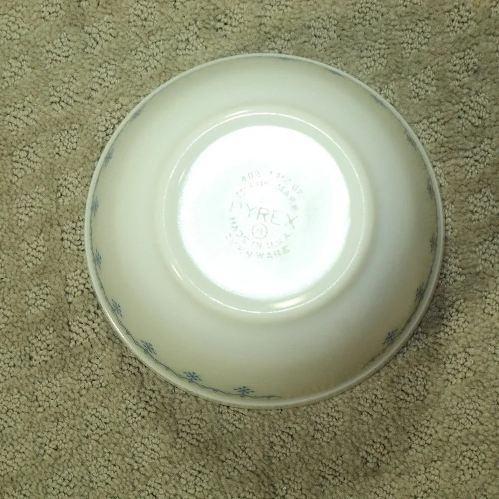 Vtg Pyrex Snowflake Blue Garland Nesting Mixing Bowls Set of 4 401 - 404 1970's